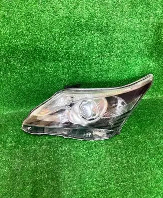Toyota Avensis T270 Headlight/headlamp 1010018825
