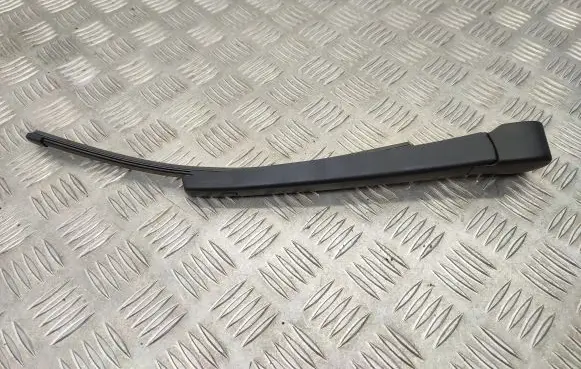 Rear wiper blade arm
