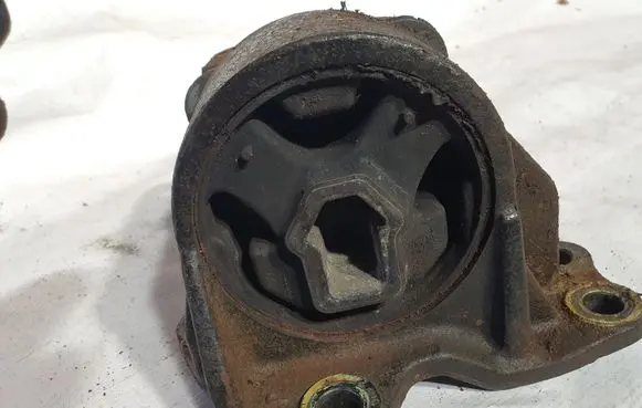 Hyundai Santa Fe Engine mount bracket 218322B000