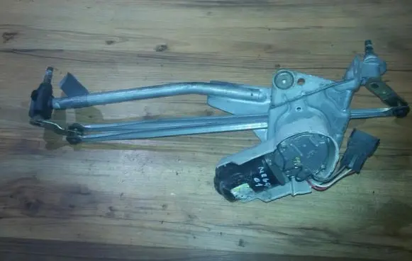 Renault Megane I Front wiper linkage and motor