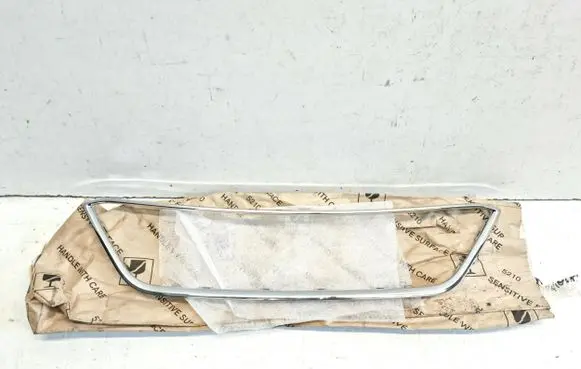 Seat Ibiza IV (6J,6P) Front bumper upper radiator grill 6j0854643b
