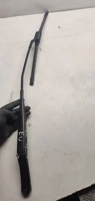Front wiper blade arm