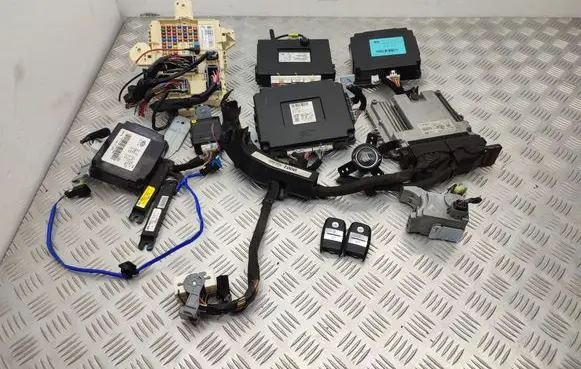 Engine ECU kit and lock set