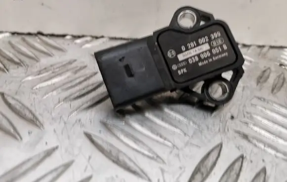 Audi A4 S4 B7 8E 8H Air pressure sensor 038906051B 0281002399