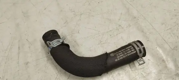 Mercedes-Benz A W176 Engine coolant pipe/hose A1332030002