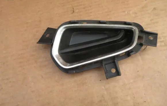 Volvo V40 Cross country Front bumper lower grill 0671