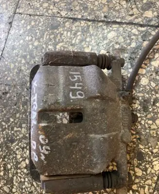 Nissan X-Trail T31 Front brake caliper