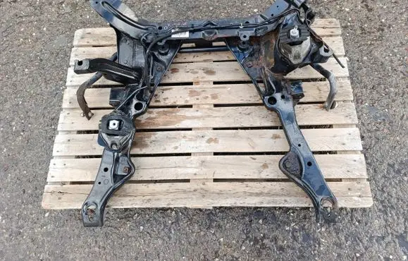 BMW 5 E60 E61 Engine mount bracket