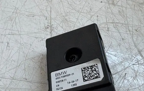 BMW X3 G01 Aerial antenna amplifier 9389559
