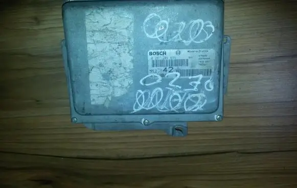 Peugeot 406 Engine control unit/module 0261204695 9629766680