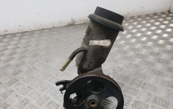 Toyota Yaris Power steering pump
