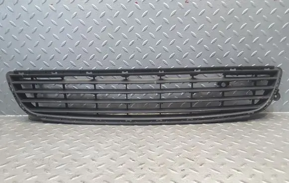 Opel Zafira B Front bumper lower grill 13124978 325769024
