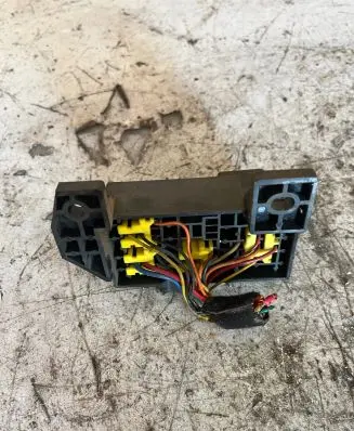 KIA Sorento Relay mounting block 913103E060 0078 J30411