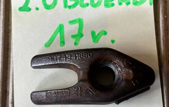 Citroen Jumper Fuel Injector clamp holder 9674341880