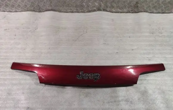 Trunk door license plate light bar