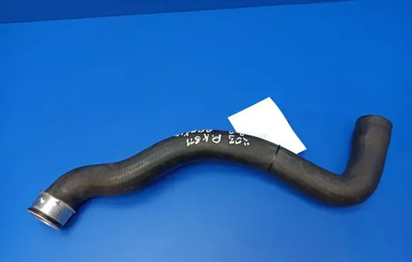 Mercedes-Benz C W203 Engine coolant pipe/hose 2035010682