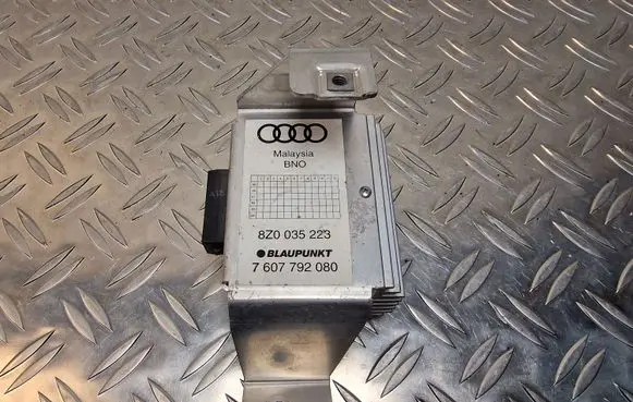 Audi A2 Sound amplifier 8Z0035223