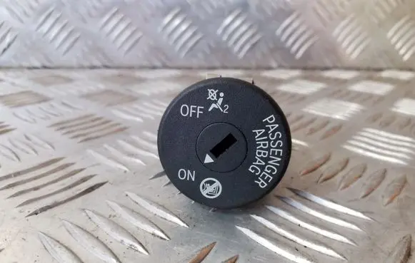 Passenger airbag on/off switch