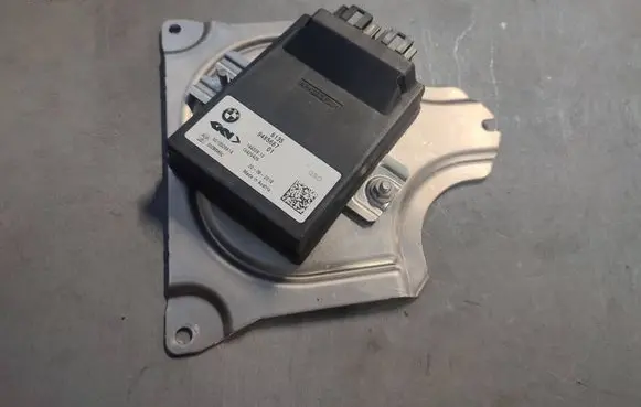 BMW M5 F90 Transfer box differential control unit 9485667