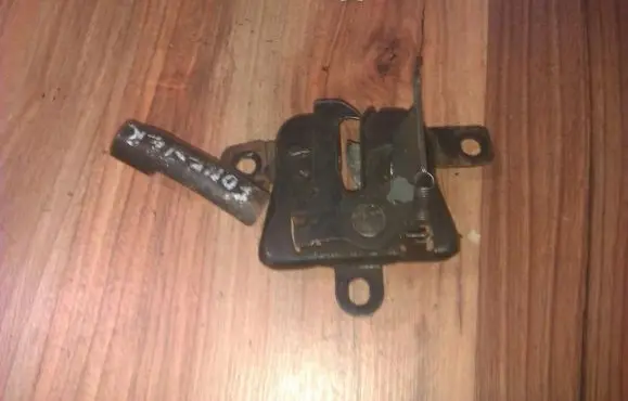 Subaru Forester SF Engine bonnet/hood lock/catch