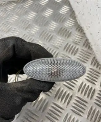 Front fender indicator light