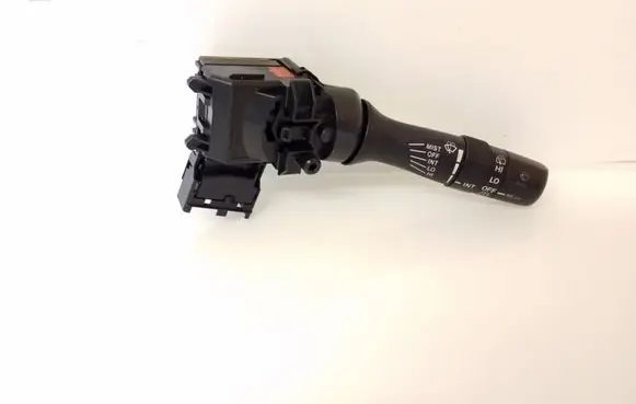 Toyota Auris 150 Front wiper blade arm 17F144