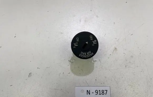 Passenger airbag on/off switch