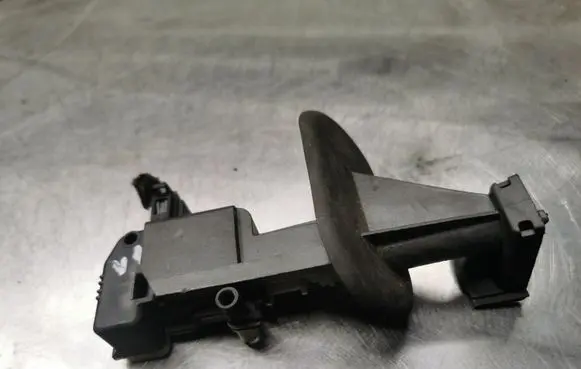 Fuel tank cap lock motor