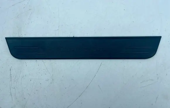 Hyundai Veloster Front sill trim cover 85885