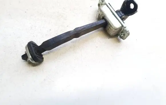 Chevrolet Captiva Rear door check strap stopper