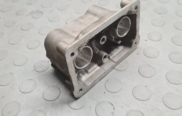 BMW X3 F25 Other cylinder head part 7605104 2440054