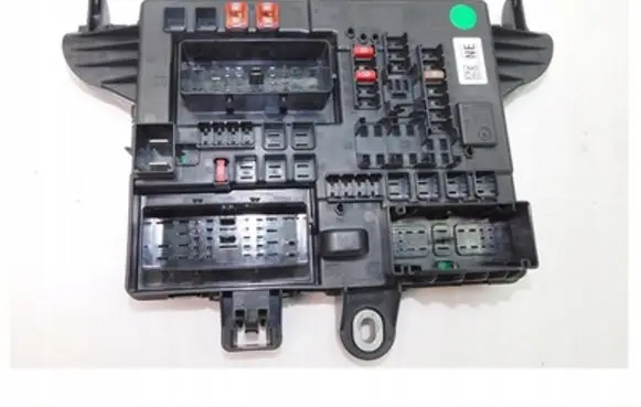 Opel Insignia A Fuse module 1327732104