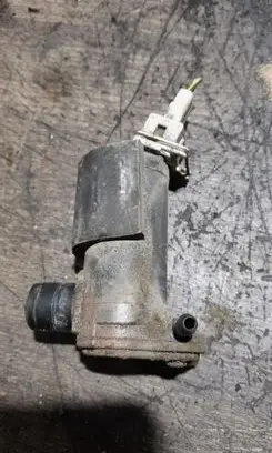 Ford Focus Windscreen/windshield washer pump 93BB17K624BA
