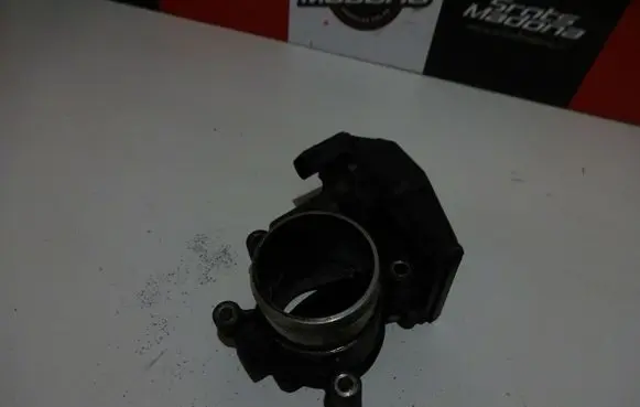 Volkswagen Tiguan Throttle body valve 03L128063K