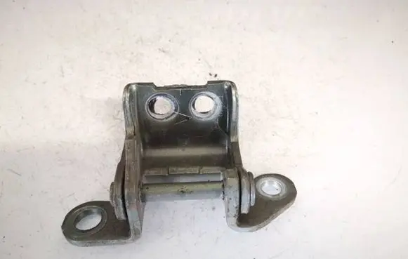 Honda CR-V Rear door lower hinge