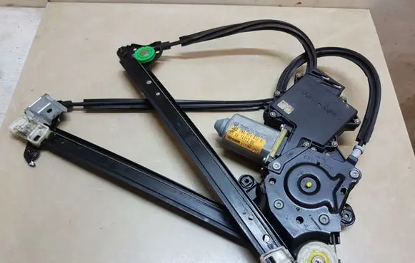 Volkswagen Sharan Rear door window regulator motor 113766101