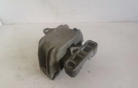 Engine mount bracket