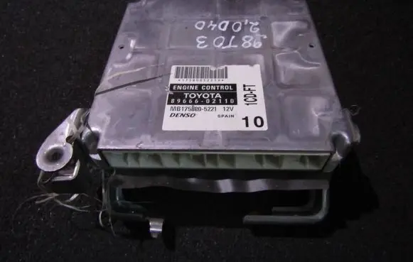 Toyota Corolla E120 E130 Engine control unit/module 8966602110 mb175800-5221