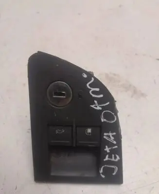 Volkswagen Jetta V Tailgate opening switch 1K0959832A