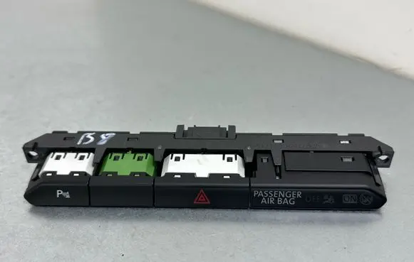 Volkswagen PASSAT B8 Hazard light switch 3G0927132A 3G0907132A