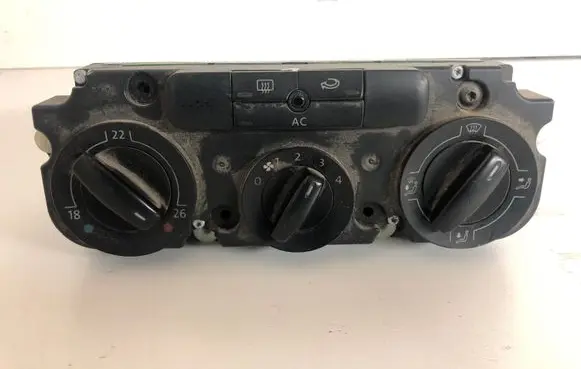 Volkswagen Touran I Climate control unit