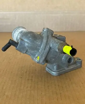 Chevrolet Nubira Thermostat housing 90573325