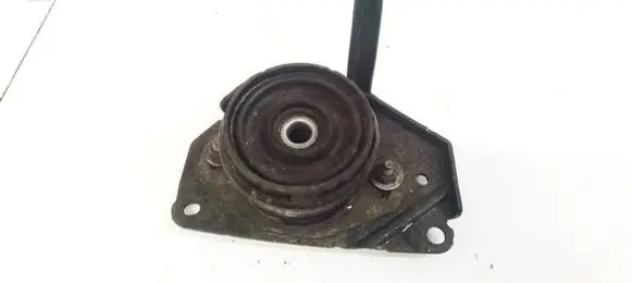 Peugeot 308 Engine mount bracket