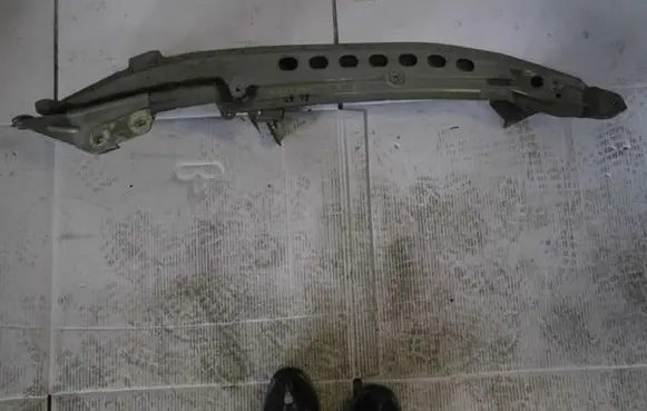 Porsche Cayenne (9PA) Fender mounting bracket