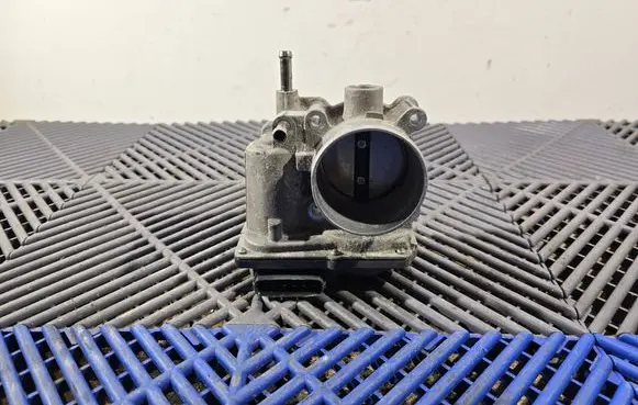 Toyota Auris E180 Throttle valve 220300T110 3D08 018448
