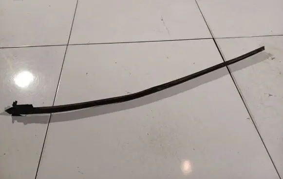 Ford Focus C-MAX Front door glass trim molding 