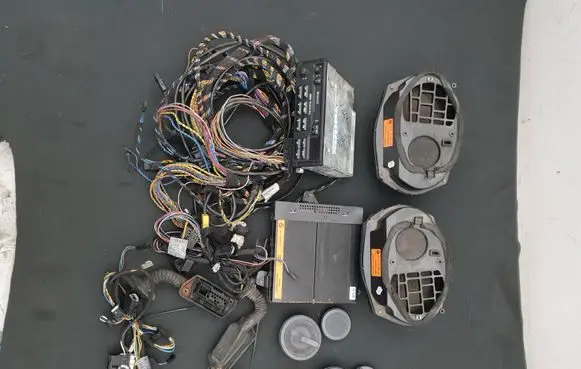 BMW 3 E36 Audio system kit 8366454 8366453 8366472