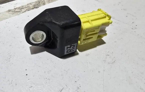 Toyota Yaris XP210 Airbag deployment crash/impact sensor 898310D110 267RH06JP