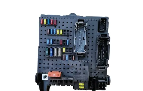 Volvo XC90 Fuse module 30728512 28017881 06W254