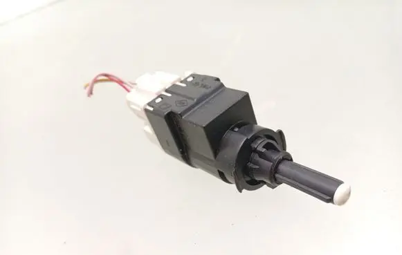 Dacia Sandero II Brake pedal sensor switch 253206170R